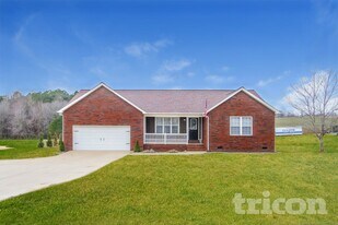 137 Deercroft Dr in Statesville, NC - Building Photo