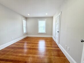 71 Saxton St, Unit 3 in Boston, MA - Building Photo - Building Photo