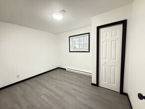 8066 Red Squirrel Dr in Tobyhanna, PA - Foto de edificio - Building Photo