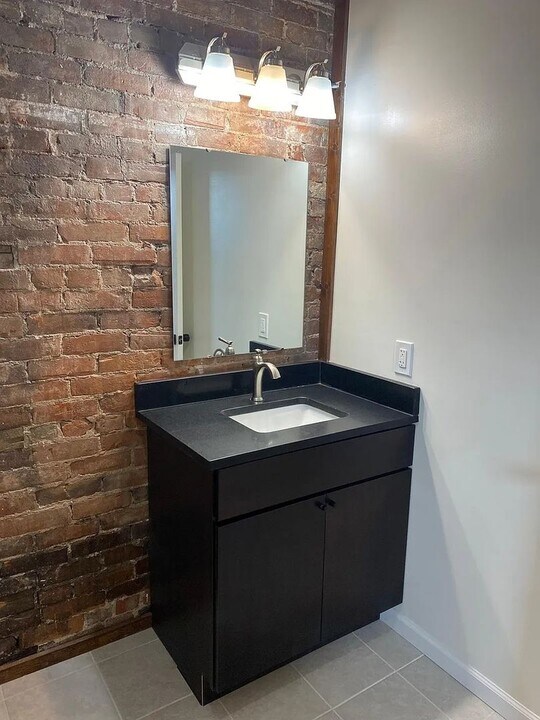 114 E Harrison St in Kirksville, MO - Building Photo