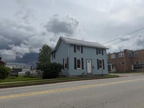 406 Ligonier St in Latrobe, PA - Building Photo - Building Photo