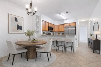 6910 Victoria Dr in Alexandria, VA - Building Photo - Building Photo