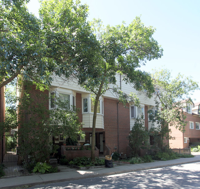 337-343 Melita Cres in Toronto, ON - Building Photo - Building Photo