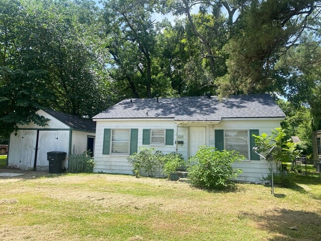 property at 2622 Lamar St