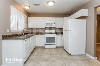 9135 Green Frost Dr in Las Vegas, NV - Building Photo - Building Photo