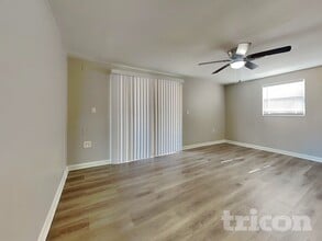 14931 Pine Crest Rd in Tampa, FL - Building Photo - Building Photo