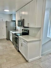 256 Hooker Ave-Unit -2 in Poughkeepsie, NY - Building Photo - Building Photo