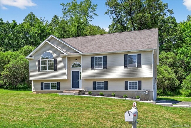 property at 18 Fordham Ln