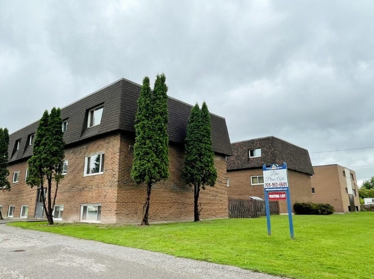 Lilac Place Apartments in Sault Ste Marie, ON - Building Photo