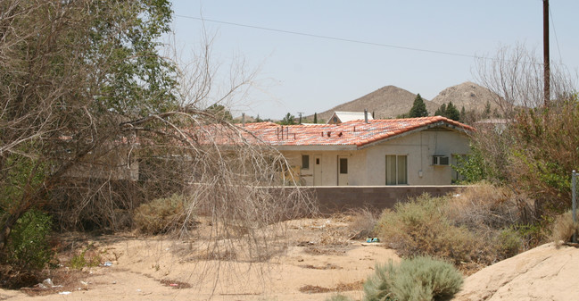 18611 Outer Hwy 18 in Apple Valley, CA - Building Photo - Building Photo