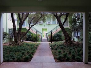 706 Brent Ave in South Pasadena, CA - Building Photo - Building Photo