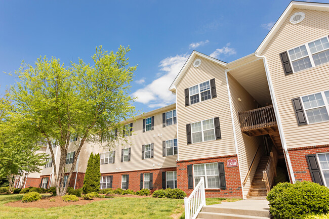 Legacy Park Apartments in Winston-Salem, NC - Building Photo - Building Photo