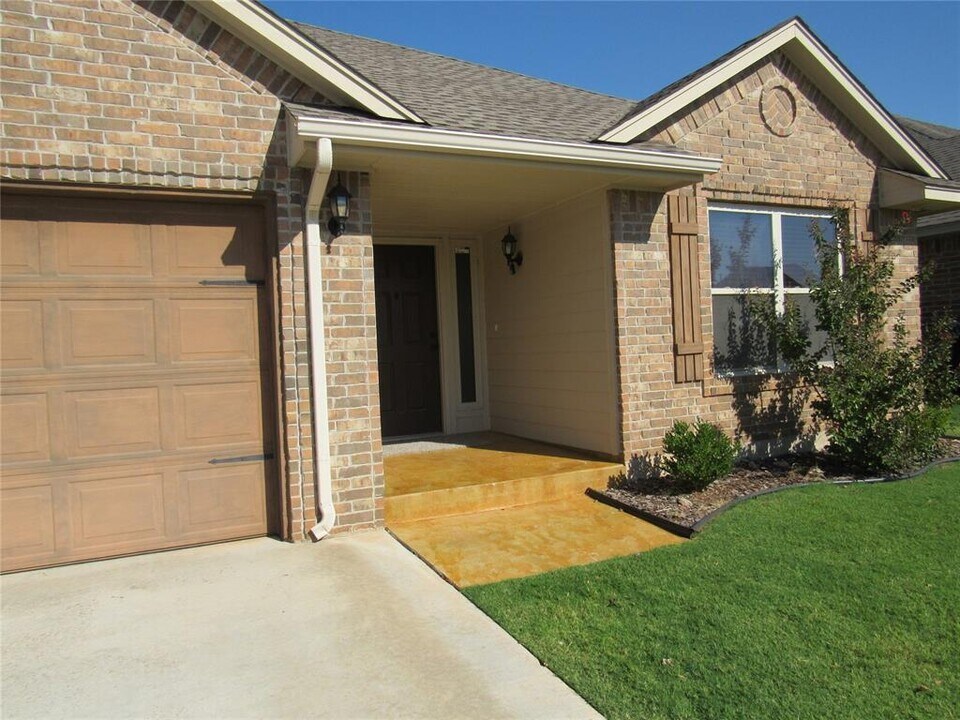 17516 Black Hawk Dr in Edmond, OK - Building Photo