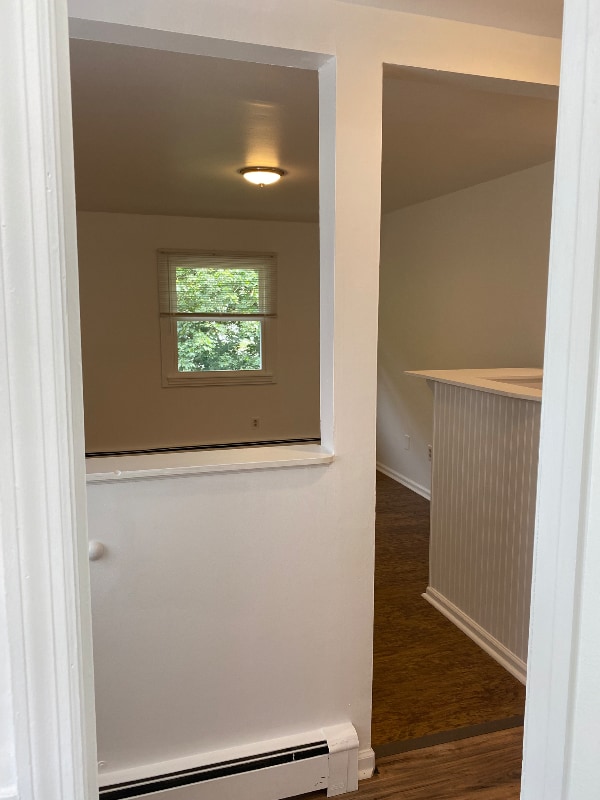 1042 Main St in Leeds, NY - Building Photo - Building Photo