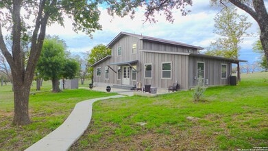 234 Mill Dam Rd in Comfort, TX - Building Photo - Building Photo