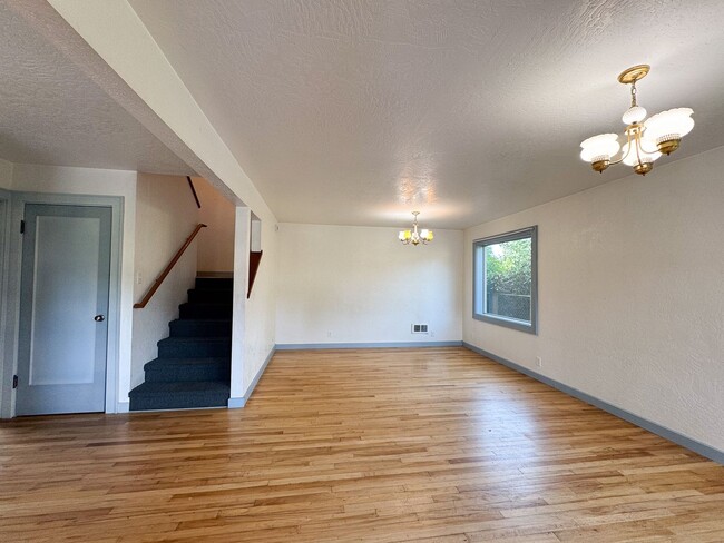 212 N Jefferson St in Eugene, OR - Building Photo - Building Photo