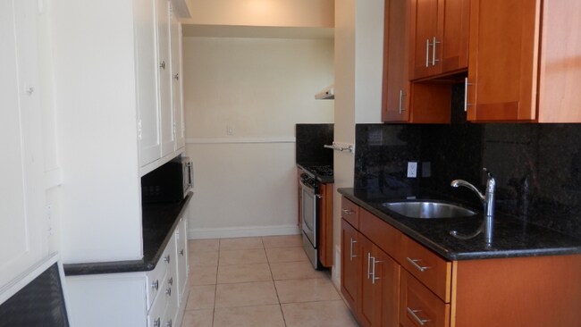 1060 Powell St, Unit #34 in San Francisco, CA - Building Photo - Building Photo