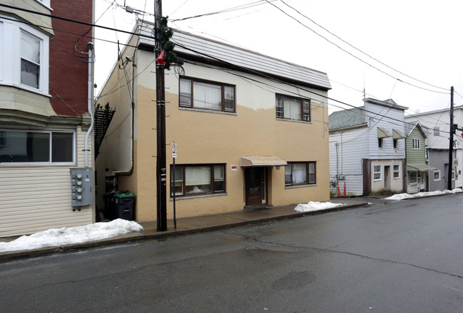 721 Centre St in Freeland, PA - Foto de edificio - Building Photo