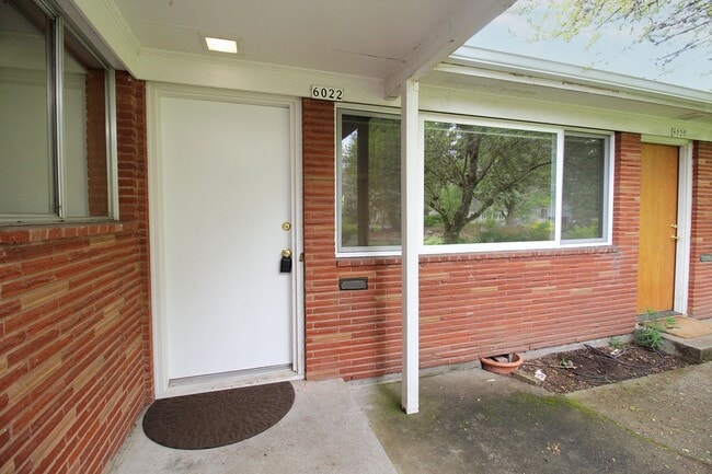 6024-6024 NE Milton St in Portland, OR - Building Photo - Building Photo