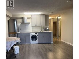 6611 Minoru Blvd in Richmond, BC - Building Photo