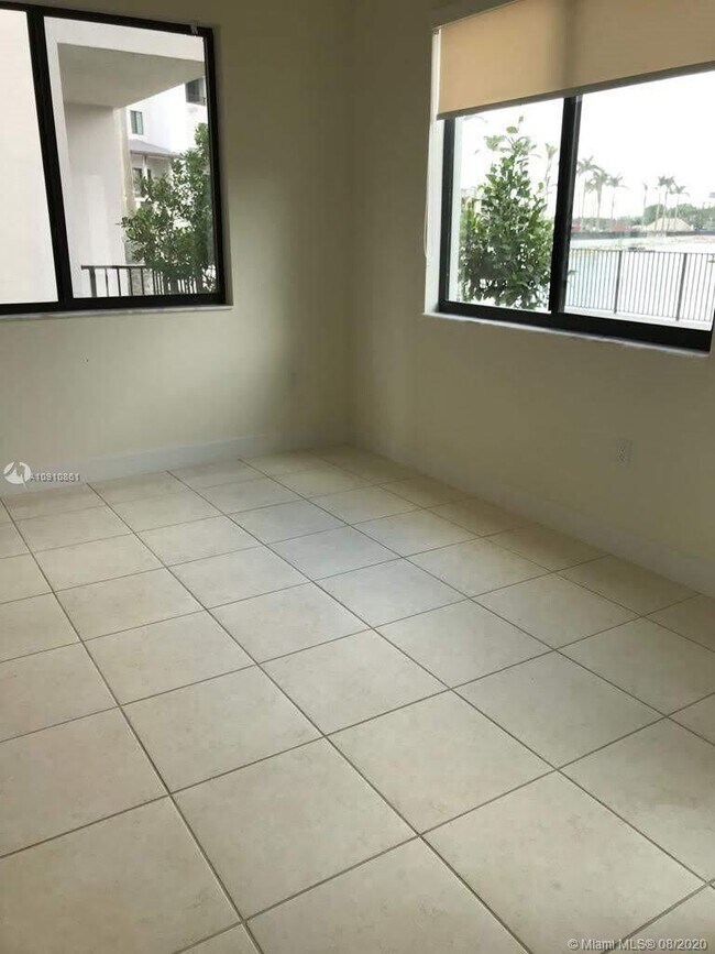 4725 NW 85th Ave-Unit -22 in Doral, FL - Building Photo - Building Photo