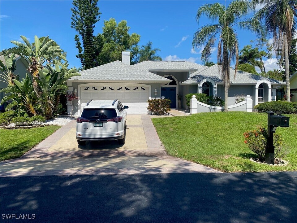 6704 Highland Pines Cir in Ft. Myers, FL - Building Photo