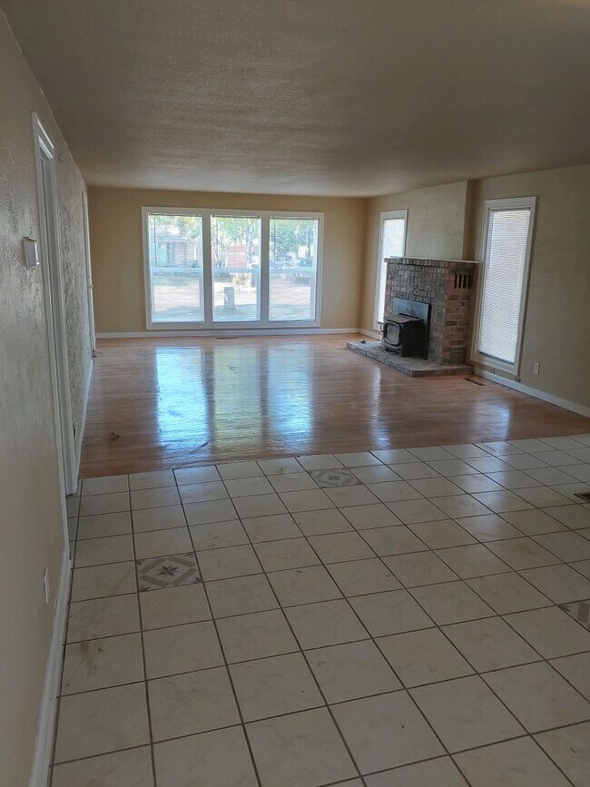 property at 643 N Molalla Ave