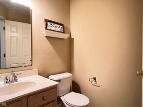 5913 Sandalwood Dr in Carmel, IN - Building Photo - Building Photo