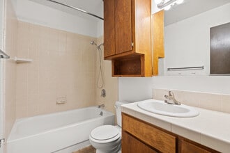 Bidwell's Mill Apartments in Chico, CA - Foto de edificio - Building Photo