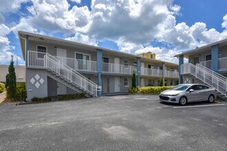 436 Auburn Dr, Unit 203 in Daytona Beach, FL - Building Photo - Building Photo