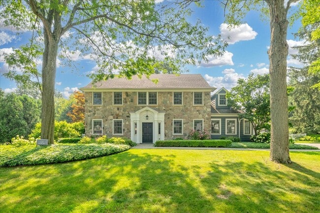 property at 1211 Willow Ln