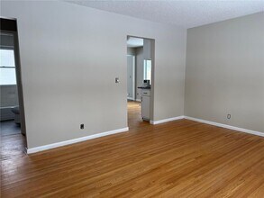 163 Roselawn Ave E in Maplewood, MN - Building Photo - Building Photo