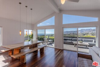 29500 Heathercliff Rd in Malibu, CA - Building Photo - Building Photo