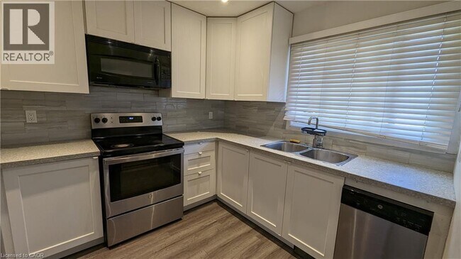 1190 Upper Ottawa St in Hamilton, ON - Building Photo - Building Photo