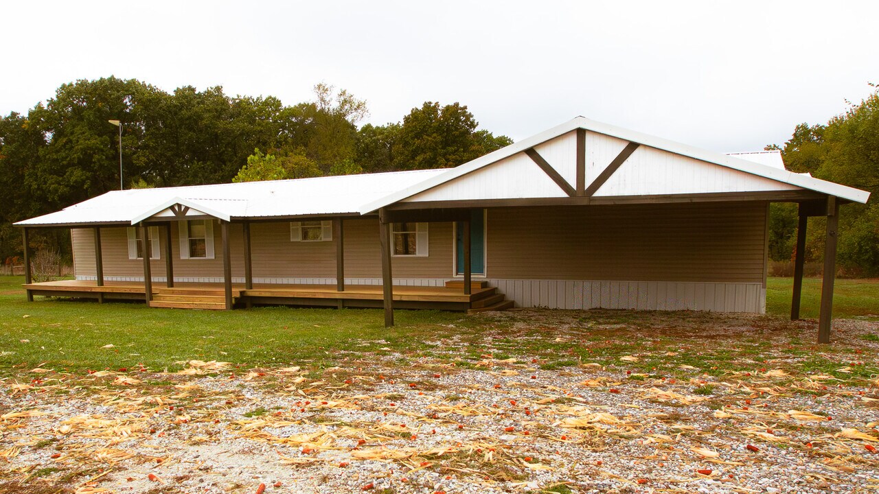 20499 Dabbs North Rd in Jerseyville, IL - Building Photo