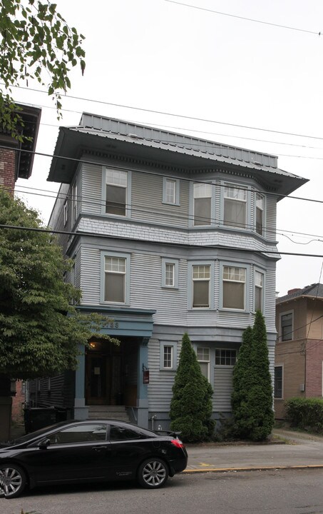 The Naoma Apartments in Seattle, WA - Foto de edificio