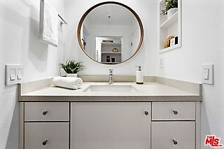 7320 Hawthorn Ave, Unit 219 in Los Angeles, CA - Building Photo - Building Photo