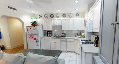 18 Dean Rd, Unit 1 in Brookline, MA - Building Photo - Building Photo