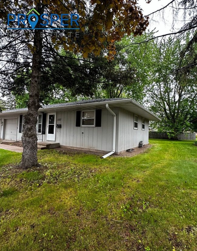 527 E Lexington Blvd in Eau Claire, WI - Building Photo - Building Photo