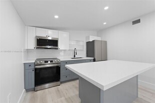 129 SW 9th Ave, Unit 2 in Miami, FL - Building Photo