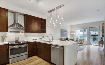 1760 NW 56th St, Unit 505 in Seattle, WA - Building Photo - Building Photo