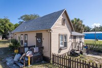 212 Madison Ave in Daytona Beach, FL - Foto de edificio - Building Photo