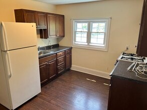 1143 E Main St, Unit #1 in Shrub Oak, NY - Foto de edificio - Building Photo