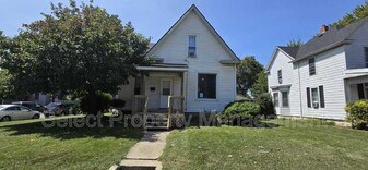 1103 Crescent Ave in Fort Wayne, IN - Building Photo