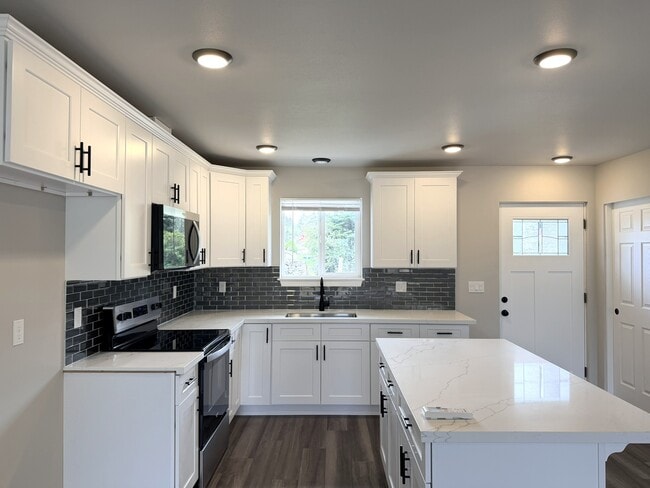 4937 Sleater Kinney Rd NE in Olympia, WA - Building Photo - Building Photo