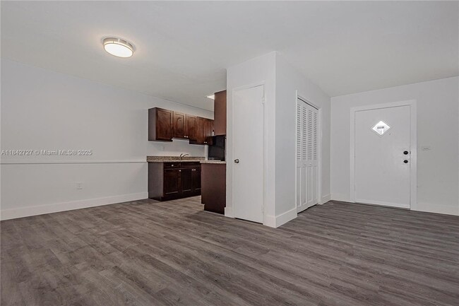 6910 Bay Dr in Miami Beach, FL - Building Photo - Building Photo