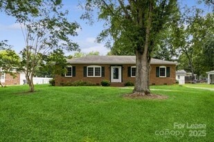 2510 O'Hara Dr in Charlotte, NC - Building Photo