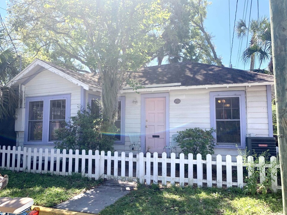 107 Washington St in St. Augustine, FL - Building Photo