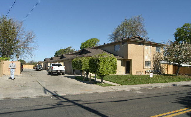 Elm Avenue Townhomes in San Diego, CA - Building Photo - Building Photo