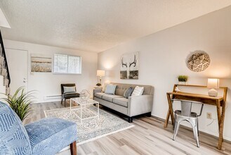 2701 J St NE in Auburn, WA - Building Photo - Building Photo